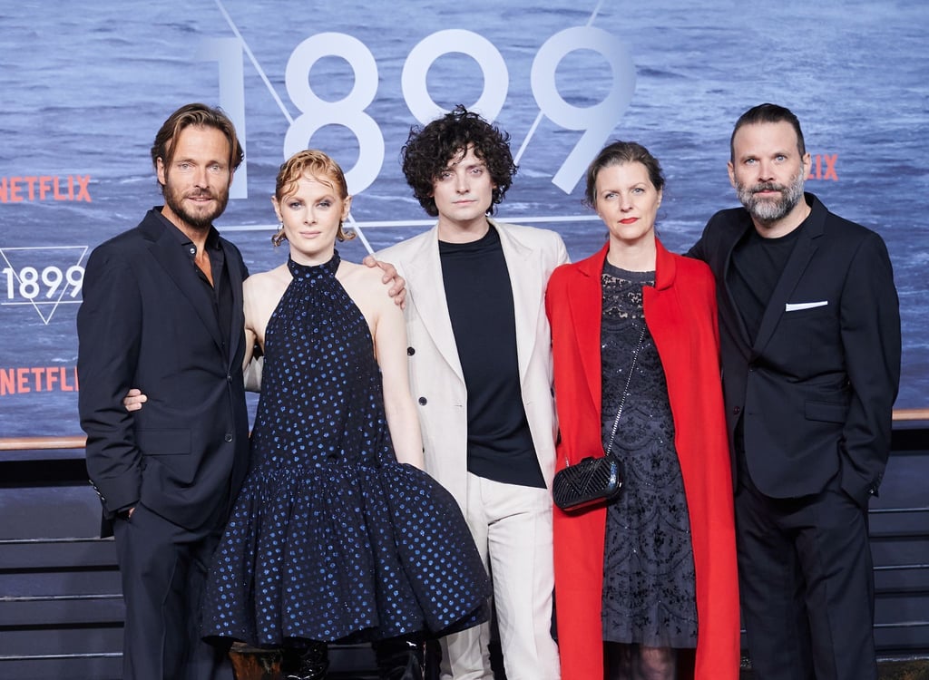 Die „1899“-Schauspieler Andreas Pietschmann, Emily Beecham, Aneurin Barnard, Jantje Friese und Baran Bo Odar (l-r) bei der Premiere der Netflix-Serie in Berlin.