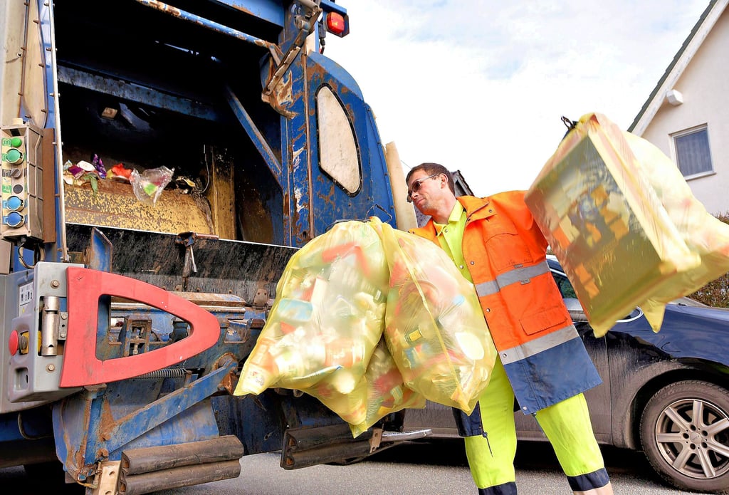 Leichtverpackungen werden im Landkreis Anhalt-Bitterfeld meist in Gelben Säcken eingesammelt und abtransportiert.