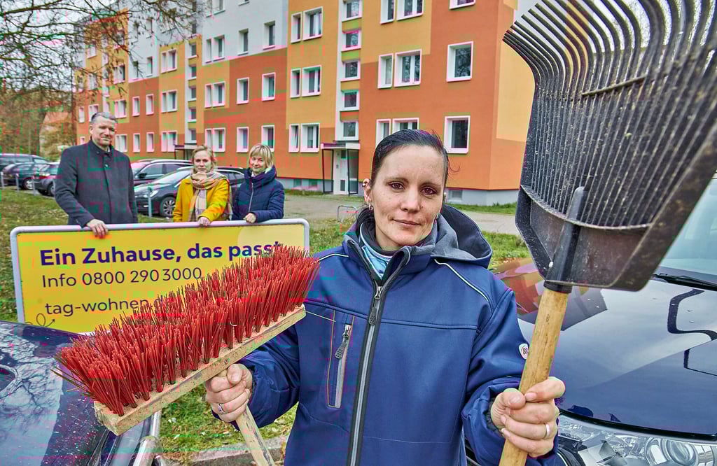 Matthias Montag (von links), Helen Weigel, Gunda Schiffner und Stefanie Grube in Strenzfeld. Stefanie Grube ist dort als Haumeisterin tätig.