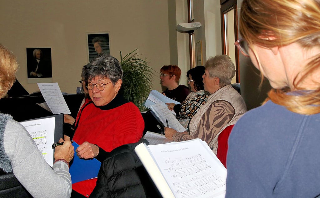 Der Calbenser Chor inTakt bereitet sich schon seit Wochen auf das Weihnachtskonzert vor. Vor großen Auftritten üben die Frauen immer sehr intensiv das Programm.