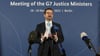 Bundesjustizminister Marco Buschmann (FDP) gibt zu Beginn des Treffens der G7-Justizministerinnen und -minister im Auswärtigen Amt ein Statement ab.