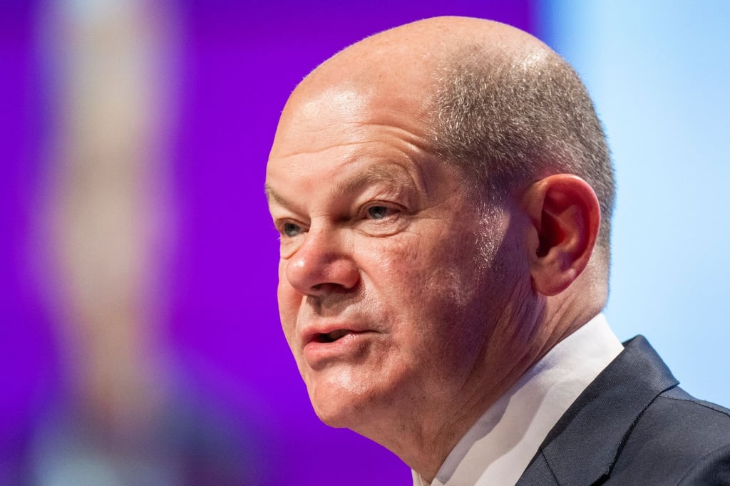 Bundeskanzler Olaf Scholz spricht beim 25. Gewerkschaftstag des dbb Beamtenbund und Tarifunion in Berlin.