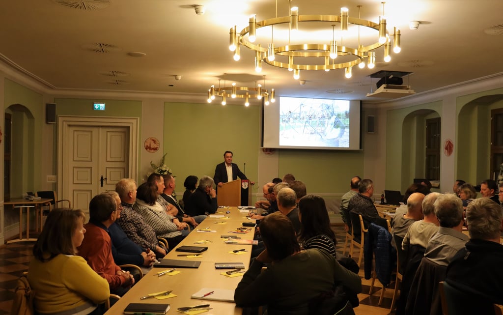 Die Vorsitzenden der Jessener Ortsteilbeiräte trafen sich im Schloss.