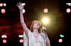 Die Sängerin Florence Welch von der britischen Band Florence + the Machine im Sommer beim Tempelhof-Sounds Festival in Berlin.
