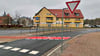 Der Radweg am Kreisverkehr in Jessen führt jetzt auch über den Bypass (Abbiegespur Richtung Bahnübergang) und ist zu beachten. 