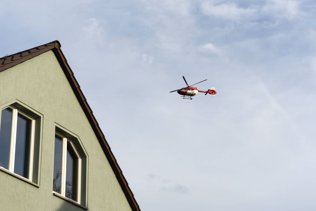 Bei einer Schlägerei in Eisleben ist am Montagabend ein Mann schwer verletzt und mit einem Hubschrauber in die Klinik geflogen worden.