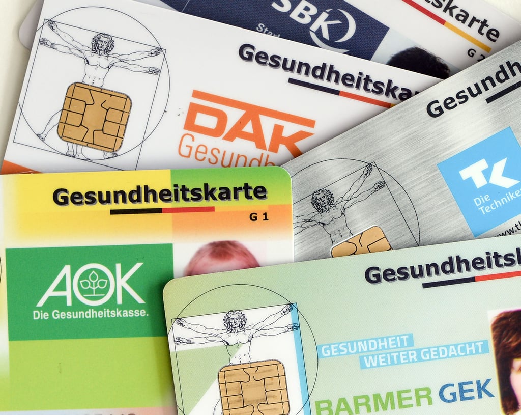 Die Krankenkassen sind trotz der Vorgaben aus Berlin nicht zu einer Anhebung des Zusatzbeitrags verpflichtet. Erwartet wird allerdings, dass viele Kassen die Erhöhung vollziehen.