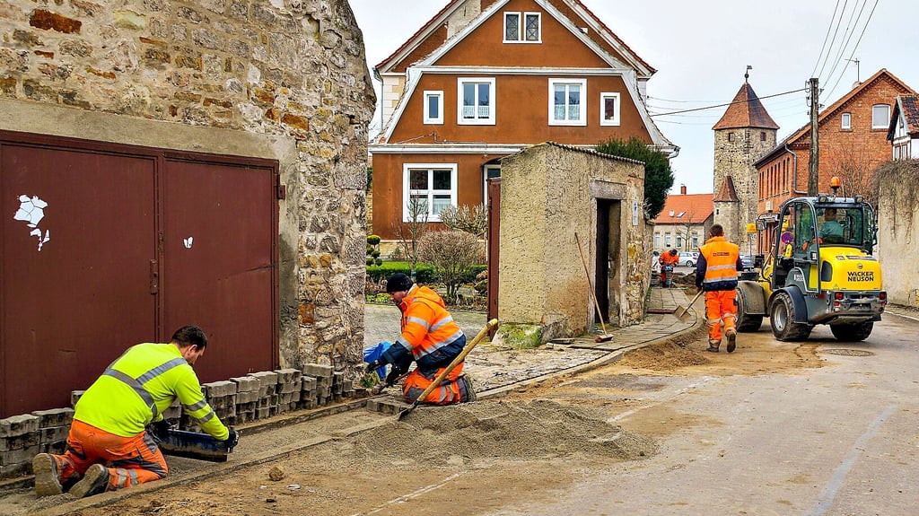 Der Breitbandausbau in Seehausen ist inzwichen von der beauftragten Firma abgeschlossen worden. Im März 2023 ist die Einheitgemeinde damit komplett durch.
