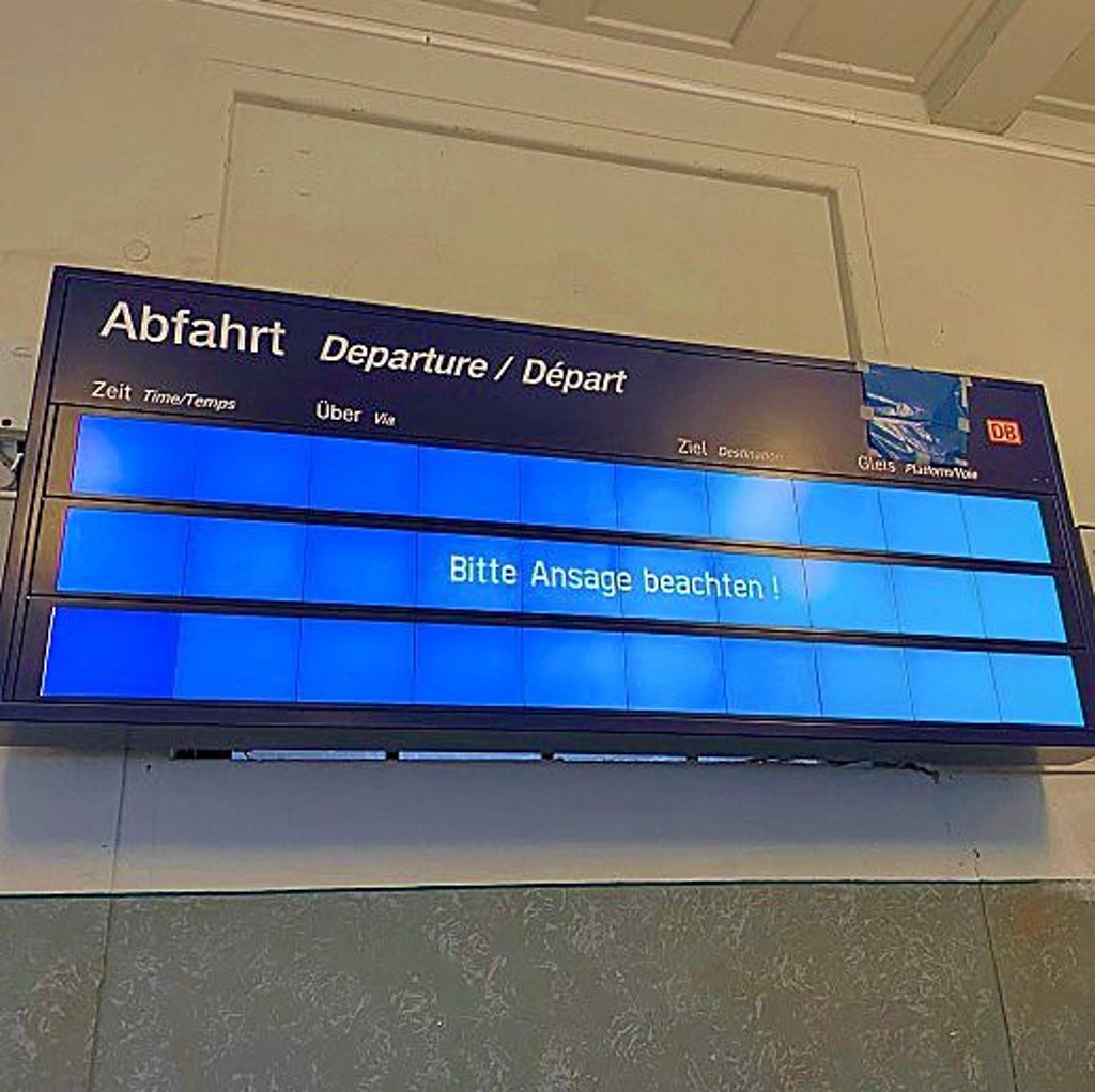 Die Informationstafel im Hauptbahnhof Stendal zeigt keine Fahrten an.