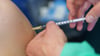 Ein Impfschaden gilt nicht automatisch als Dienstunfall, wenn die Impfung in den Räumlichkeiten des Arbeitgebers erfolgte. Das hat das Verwaltungsgericht in Hannover entschieden.