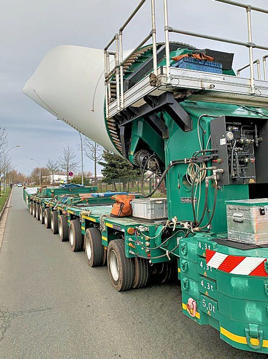 Bis zum 8. Dezember werden die Rotorblätter durch Köthen transportiert.
