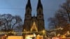 Die Ambrosiuskirche bildet die Kulisse für den Adventsmarkt in Magdeburg-Sudenburg. 
