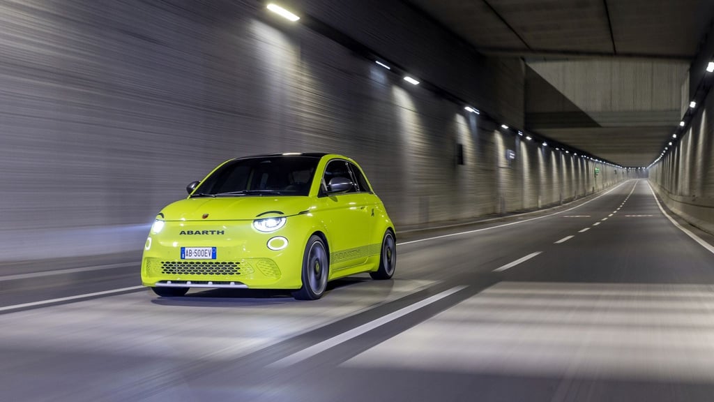 Kleine Rennkugel: Fiat-Tochter Abarth hat sich des elektrischen 500e angenommen.