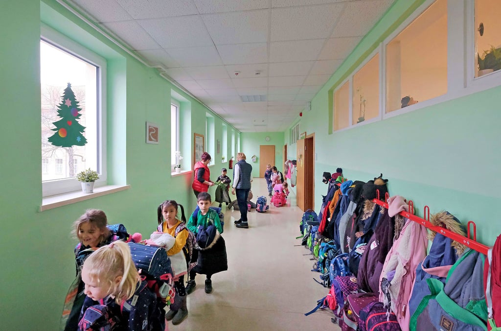 Kinder, Kinder: Auch die Fenster wurden in der Holzweißiger Grundschule erneuert.
