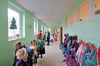 Kinder, Kinder: Auch die  Fenster wurden in der Holzweißiger Grundschule erneuert.