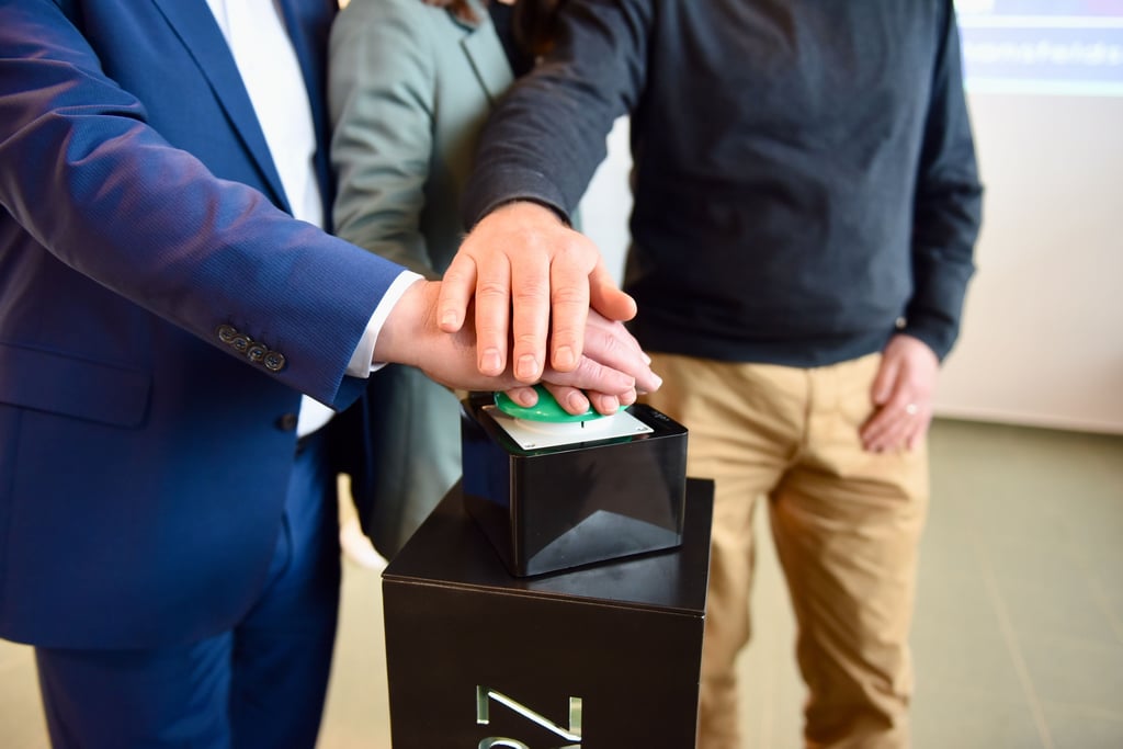 Symbolischer Startschuss für die neue Internetplattform des Landkreises.