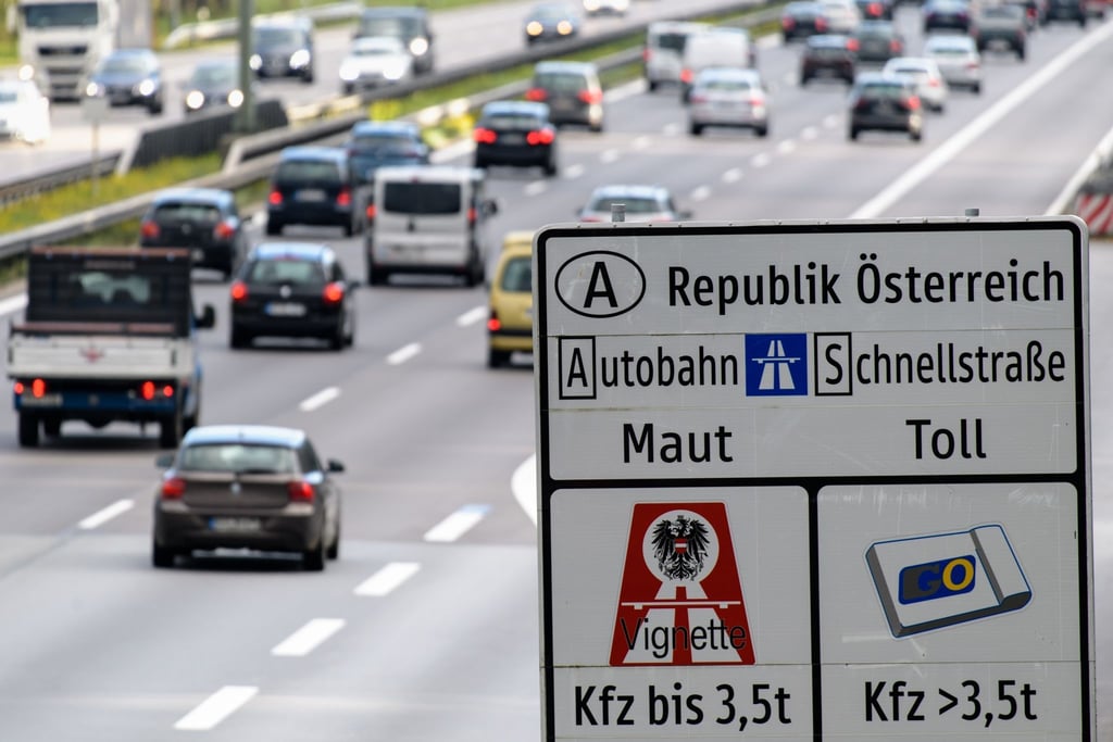 Mautpflicht: Wer ohne Vignette auf österreichischen Autobahnen und Schnellstraßen unterwegs ist, riskiert saftige Bußgelder.