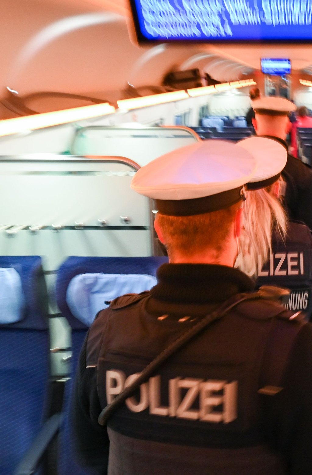 Komischer Fahrkarten-Kontrolleur rief Polizei auf den Plan.