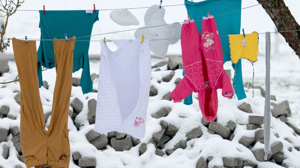 Wäsche trocknet im Freien auch an frostigen Tagen.