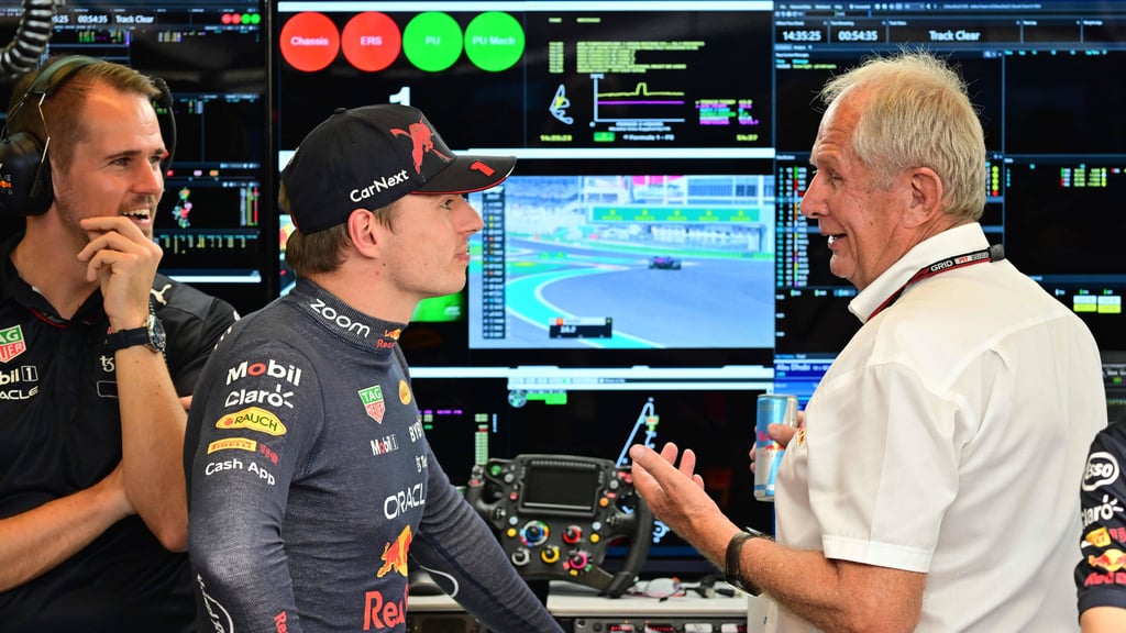 Red-Bull-Motorsportchef Helmut Marko mit Weltmeister Max Verstappen.