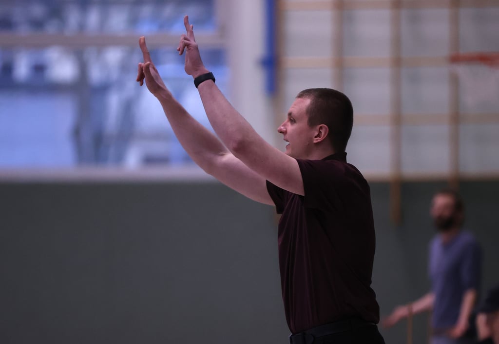 USC-Trainer Robert Wendt sah beim Heimspiel gegen die Freibeuter so viel Gutes seines Teams, doch am Ende jubelten die Gäste.