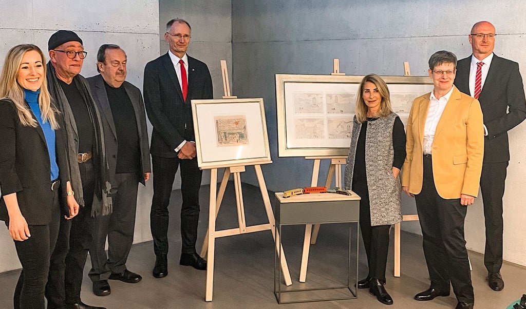 Die Ostdeutsche Sparkassenstiftung und die Stadtsparkasse Dessau ermöglichten den Ankauf von drei Kunstwerken Lyonel Feiningers. Übergeben und präsentiert wurden sie im Kurt-Weill-Zentrum Dessau. Bei der Präsentatiuon dabei waren Nadine Lindner (Mitglied des Präsidiums der Kurt-Weill-Gesellschaft), Conrad Feininger, Joachim Landgraf (Mitglied des Präsidiums der Kurt-Weill-Gesellschaft), Andreas Dittmann (Bürgermeister der Stadt Zerbst/Anhalt und Mitglied des Landeskuratoriums der Ostdeutschen Sparkassenstiftung), Madeleine Mirjam Budde, Patricia Werner (Geschäftsführerin Ostdeutsche Sparkassenstiftung) und Ludger Weskamp (geschäftsführender Präsident Ostdeutscher Sparkassenverband).