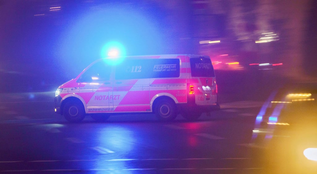 Mitarbeiter und Rettungswagen sollen auch bei einem Blackout koordiniert werden können.