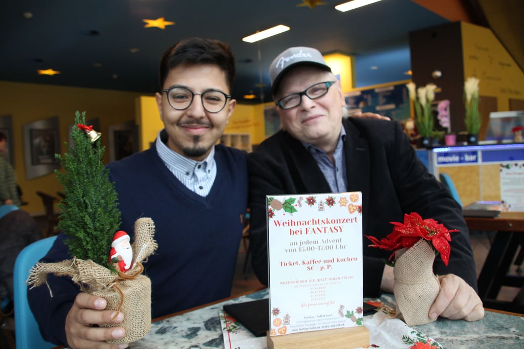 Mohammed Fadhel Al-Lami und Klaus Stephan laden zum gemeinsamen Singen und Tanzen ein.