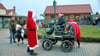 Ankunft des Weihnachtsmannes vor dem Backhaus in Windberge. 