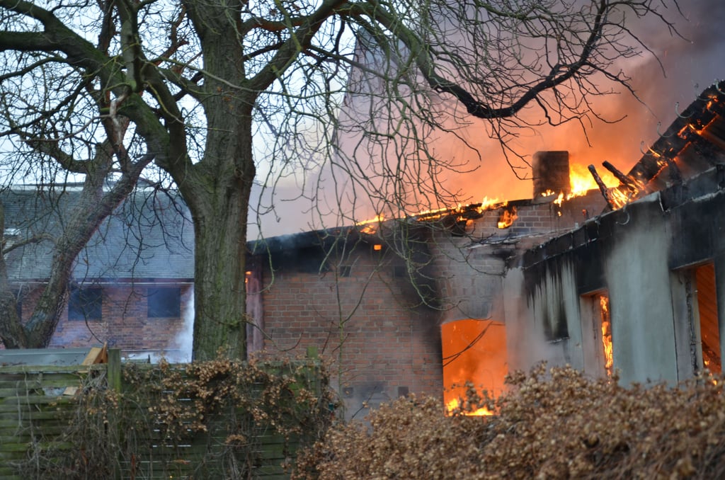 Die Hallen einer Lackiererei in Salzwedel sind vollkommen ausgebrannt.