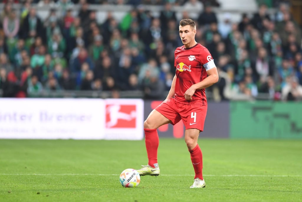 Leipzigs Willi Orban am Ball.