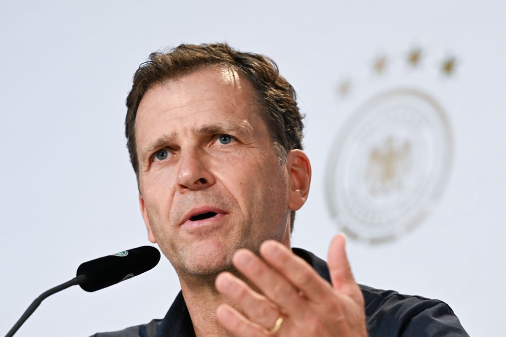 Nationalmannschaftsdirektor Oliver Bierhoff spricht bei einer PK.