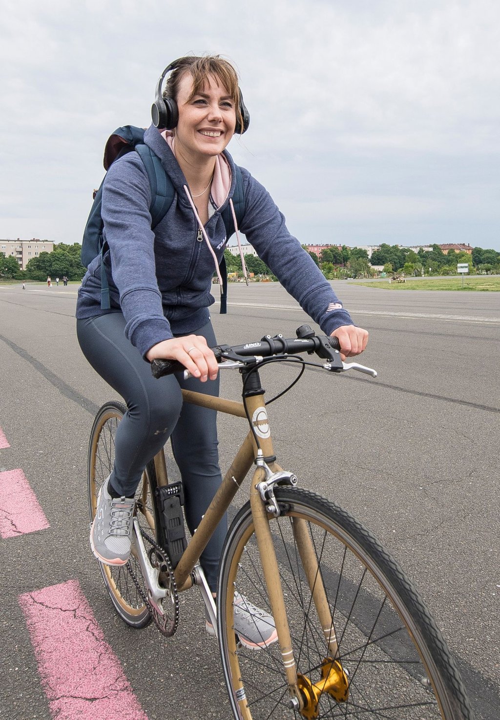 Man darf auf dem Fahrrad Kopfhörer zum Telefonieren, Navigieren und Musikhören nutzen - allerdings nur so laut, dass man Umgebungsgeräusche noch wahrnehmen kann.