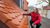 Mit seiner Firma hat der Freyburger Dachdeckermeister Maik Grünewald die Dacharbeiten übernommen. 