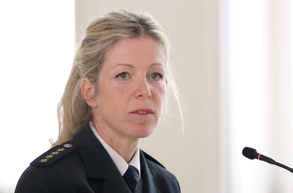 Annett Wernicke, neue Chefin der Polizeiinspektion Halle, spricht.