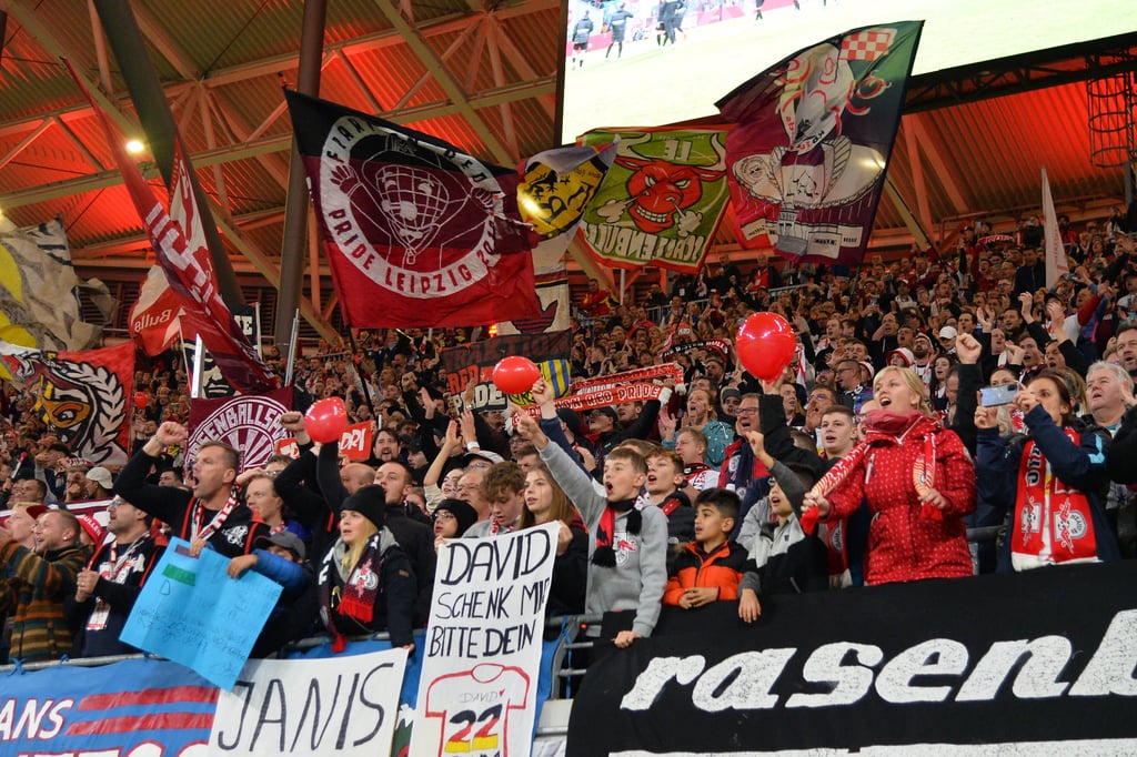Fans von RB Leipzig traten am Montag mit dem Verein in einen Dialog.