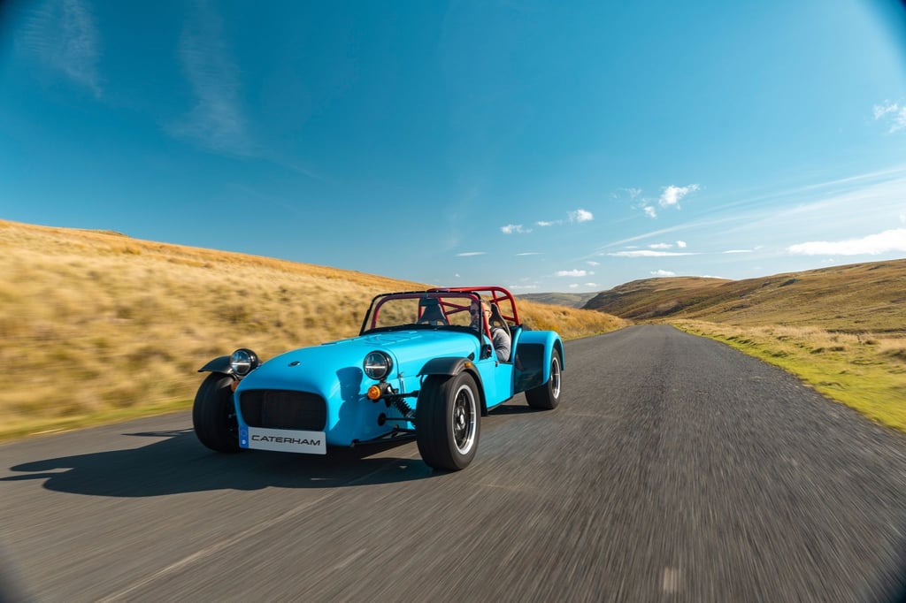 Der Caterham Super Seven ist ein puristischer Roadster - nun gibt es ihn als Super Seven 340 mit neuem Motor.