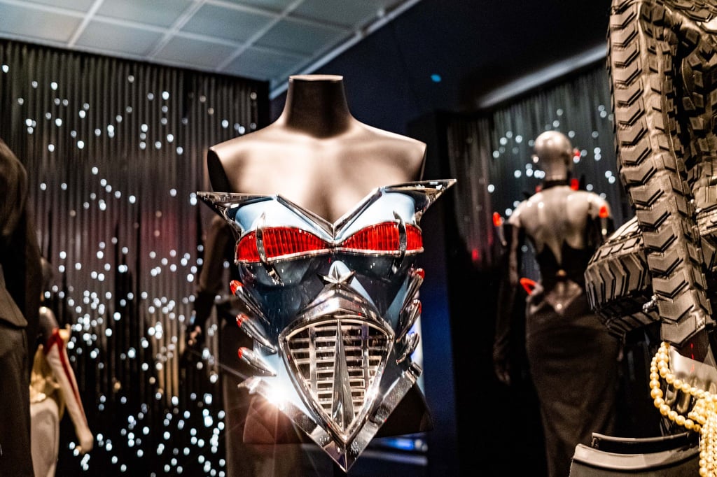 „Thierry Mugler: Couturissime“ in New York zeigt Muglers Modeschöpfungen.