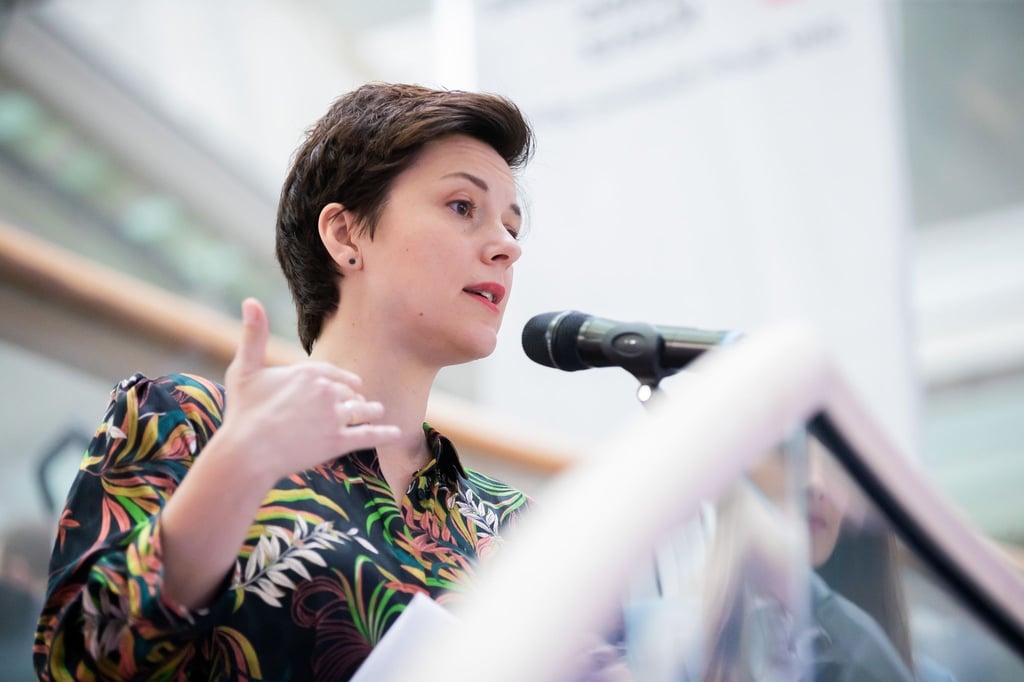 Katarina Niewiedzial spricht.