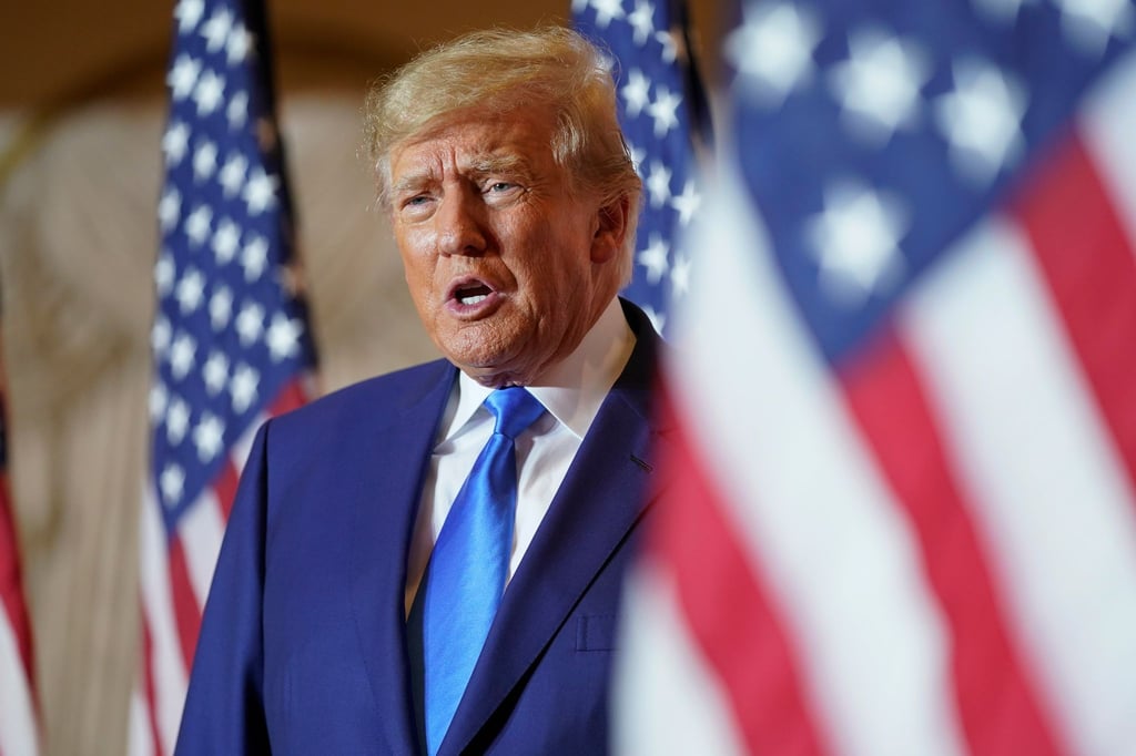 Der ehemalige US-Präsident Donald Trump spricht am Wahltag im Mar-a-Lago.
