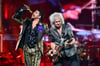 Adam Lambert (l) und Brian May von Queen bei einem Auftritt in Chicago 2019.