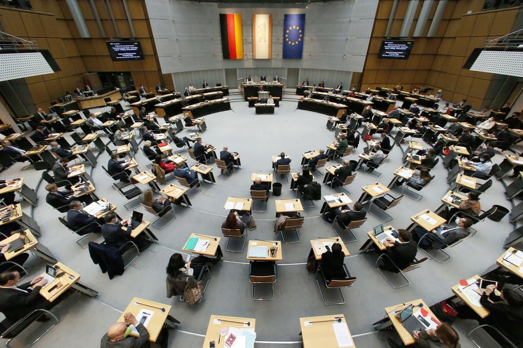 Franziska Giffey (SPD), Regierende Bürgermeisterin von Berlin, hält eine Rede im Berliner Abgeordnetenhaus.