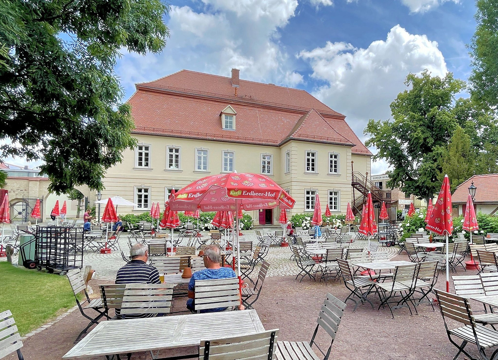 BarbyRittergut Robert Dahl, Chef von Karls, will in Loburg weiter