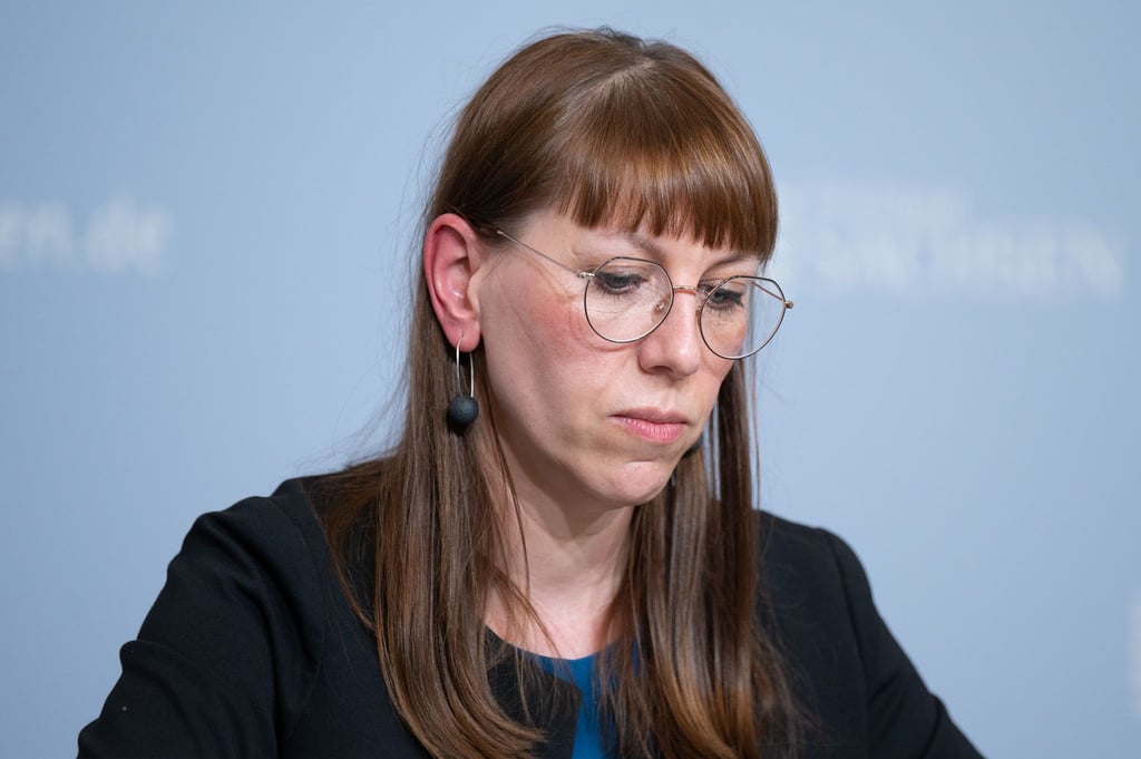 Justizministerin von Sachsen Katja Meier nimmt an einer Kabinettspressekonferenz in der Sächsischen Staatskanzlei teil.