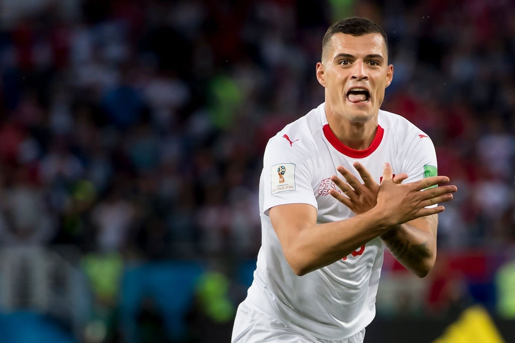 Der Schweizer Granit Xhaka formte nach einem Tor bei der WM 2018 den doppelköpfigen Adler.