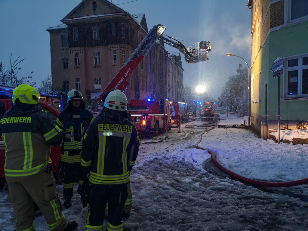 Freitagmorgen: Feuerwehreinsatz in der Tröglitzer Straße von Zeitz.
