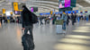 Am britischen Flughafen Heathrow wollen Beschäftigte des Bodenpersonals ab dem 16. Dezember streiken. Das könnte die Pläne vieler Reisenden durcheinanderbringen.