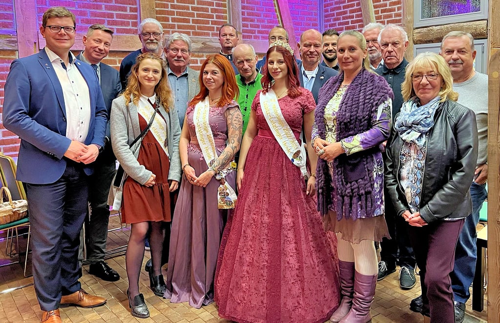 Akteure des Tourismusverbandes Colbitz-Letzlinger Heide trafen sich in Loitsche zu einer kleinen Feierstunde zum Jubiläum 30 Jahre Tourismusverband Colbitz-Letzlinger Heide.
