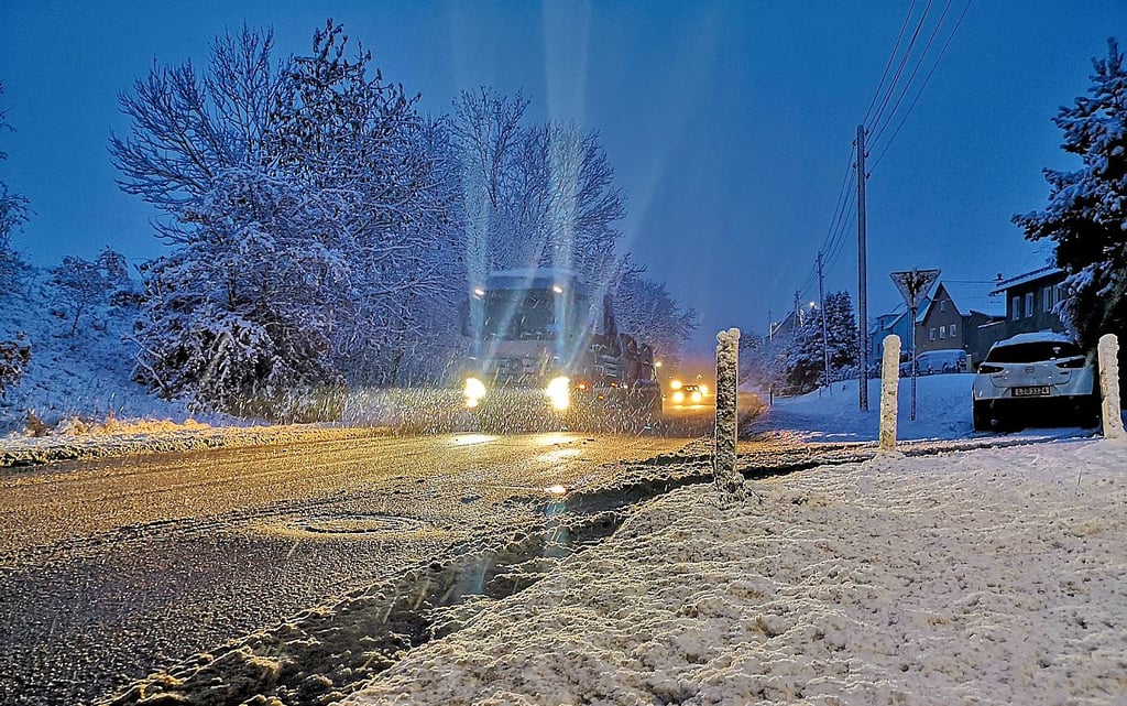 Freitagmorgen: winterliche Verkehrsverhältnisse in Reuden.