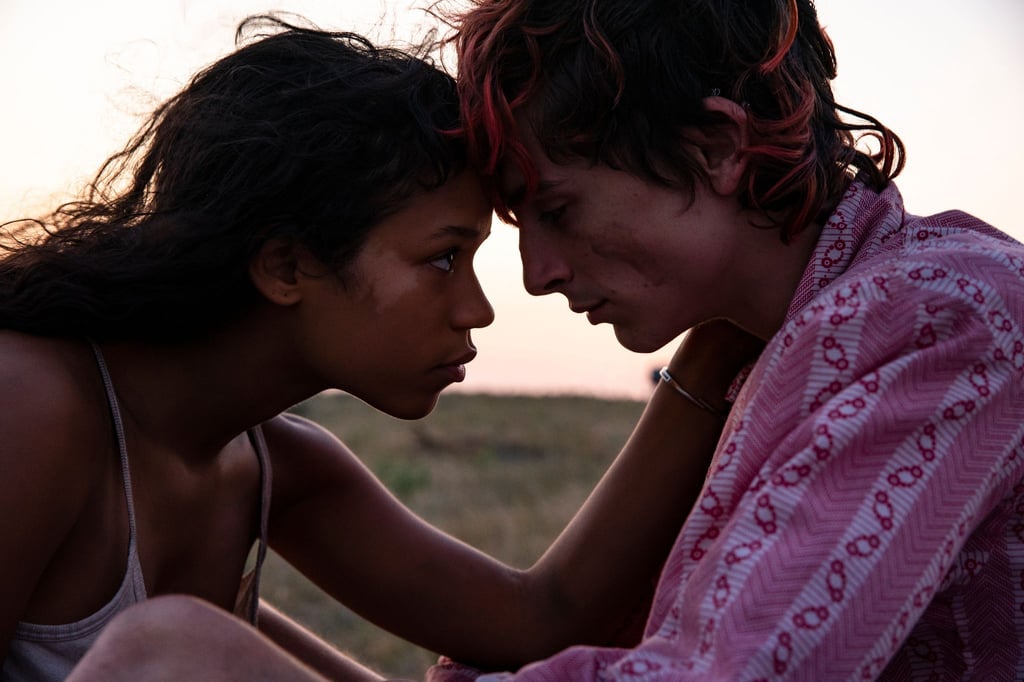 Taylor Russell (l) als Maren und Timothee Chalamet als Lee in „Bones and all“.